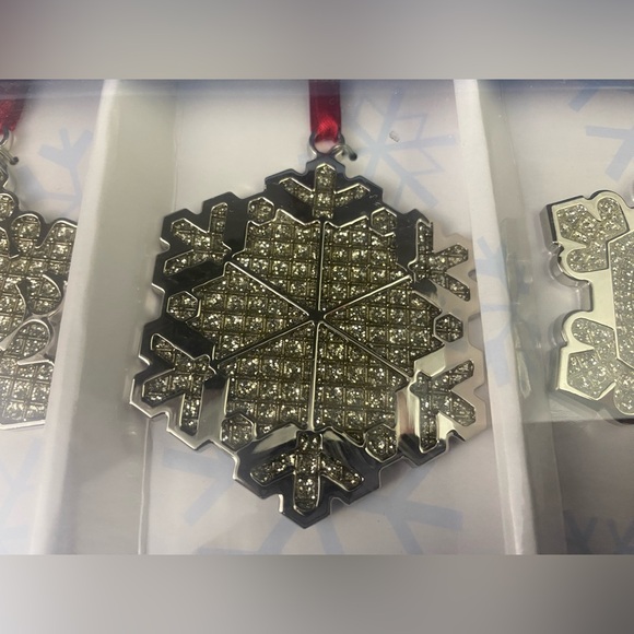Towle Holidays Wishes Snowflake Ornaments Set Of 3 - Picture 6 of 7